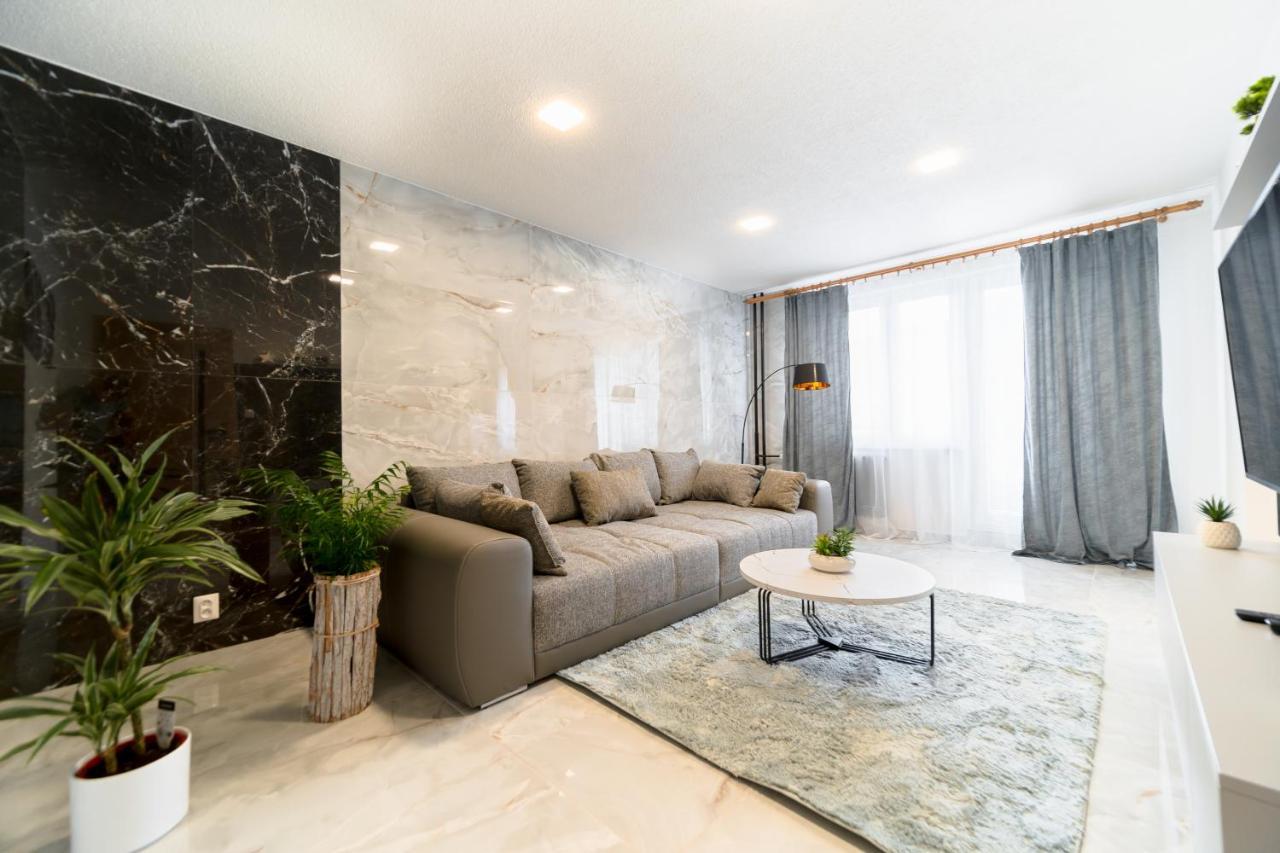 Apartman Discreet Kysucke Nove Mesto Exterior photo
