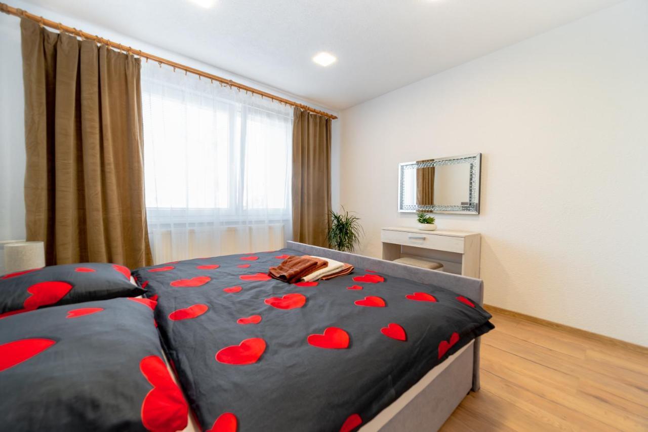 Apartman Discreet Kysucke Nove Mesto Exterior photo